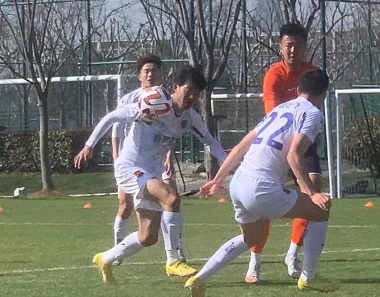 成人国产一区